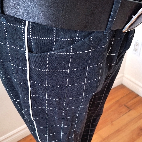 Old Navy Women's Black Checkered Ankle Pants. Size Large. Good Condition. - Picture 6 of 6